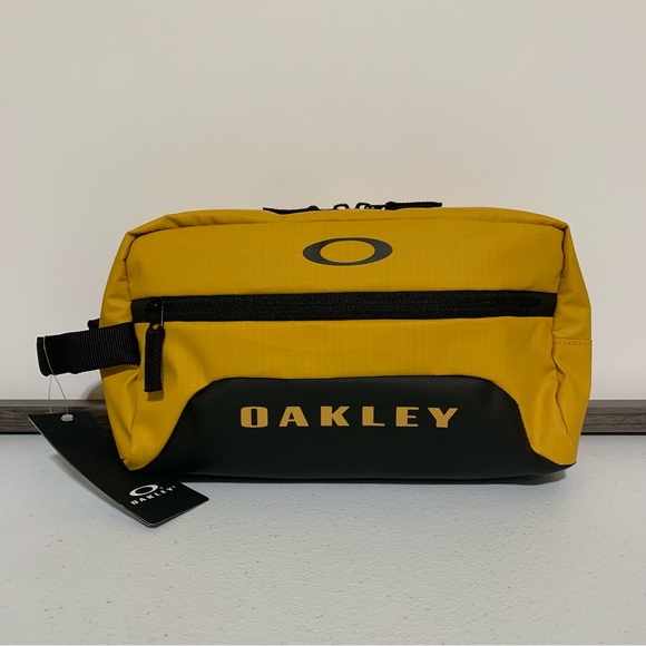 Oakley Bags Oakley Roadsurfer Beauty Case Wash Bagnwt Poshmark